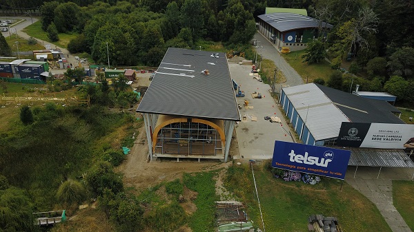 Obras que se construyen en los Campus Isla Teja y Miraflores presentan importantes avances